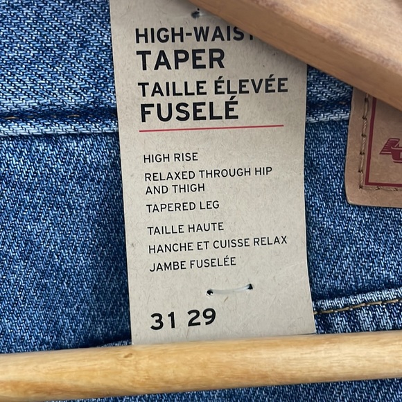 BNWT Levi’s Mom Jeans - Picture 4 of 6
